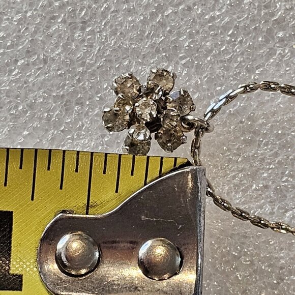 Retro Avon 3D‎ Clear Rhinestone Flower Pendant Necklace Silver Tone Dainty 18" - Picture 9 of 11